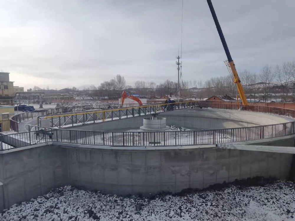 中心传动刮吸泥机